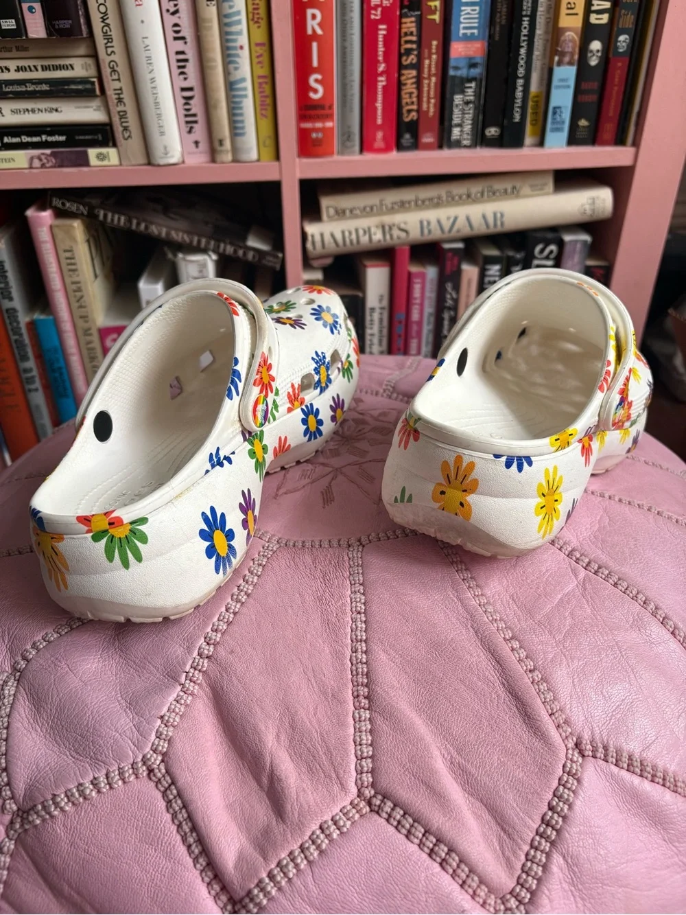 W8 Crocs Classic Clog - White with Multicolor Floral Print - Picture 4 of 8